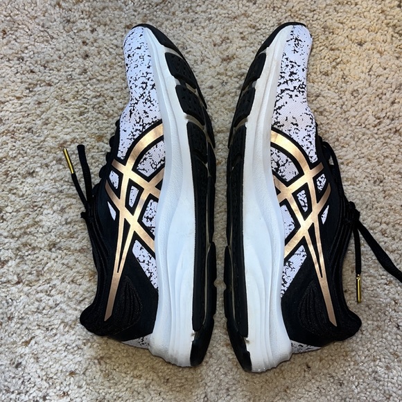 Asics Running Shoes - Picture 3 of 8